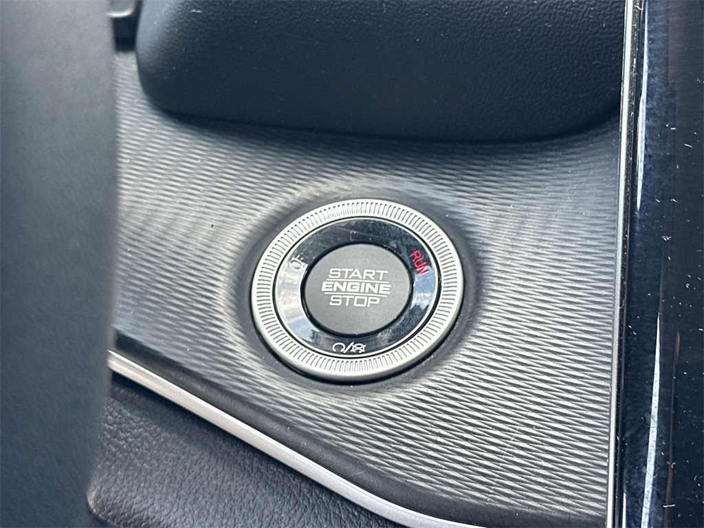 2023 Jeep Grand Cherokee Laredo photo 9