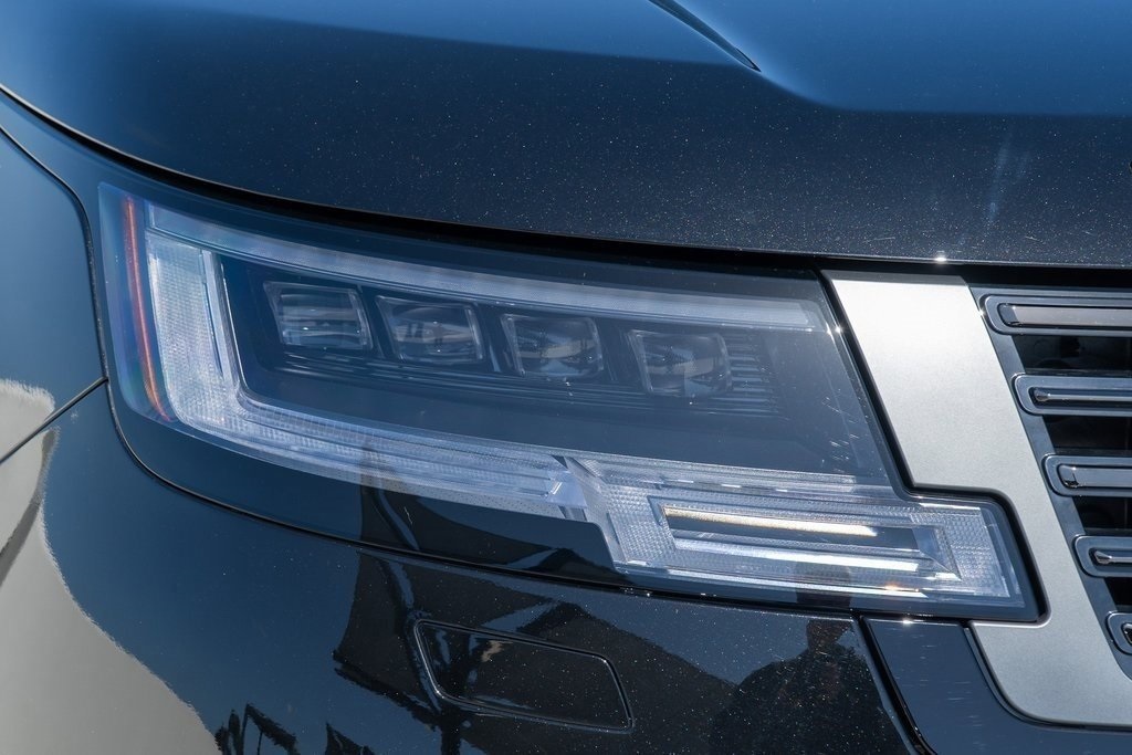 2025 Land Rover Range Rover SV photo 9
