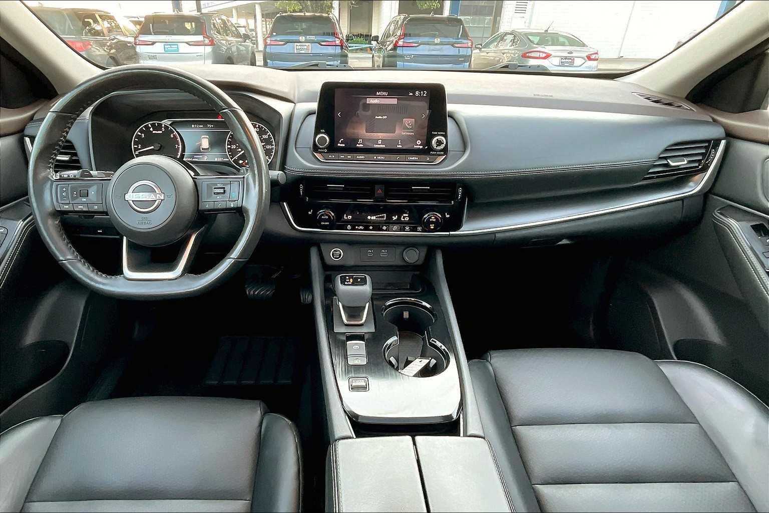 2022 Nissan Rogue SV photo 13