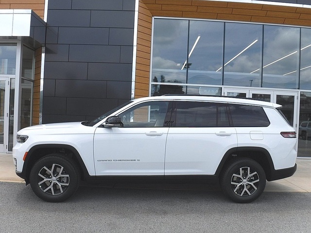 2025 Jeep Grand Cherokee Limited photo 2