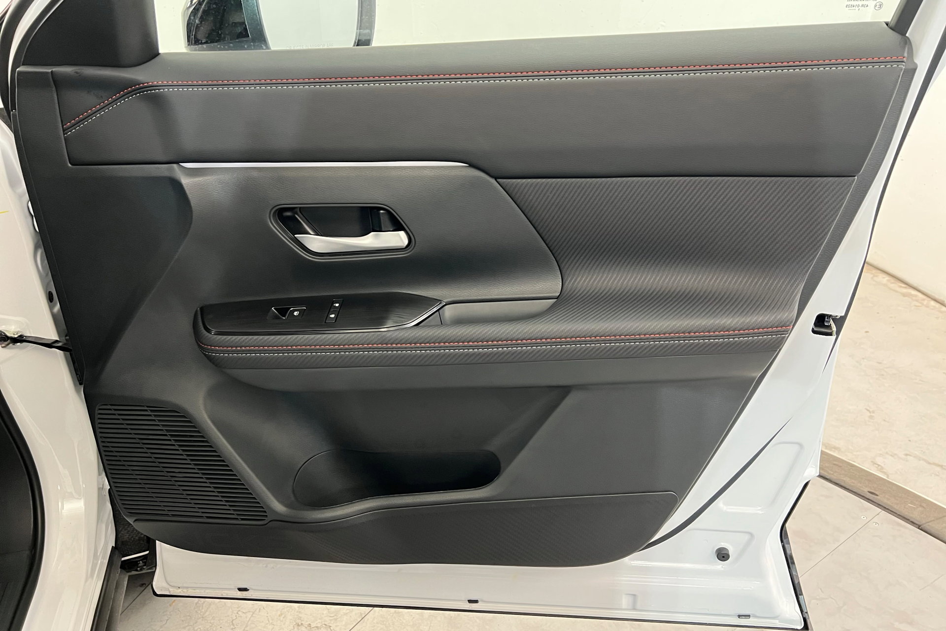 2025 Nissan Kicks SR photo 19