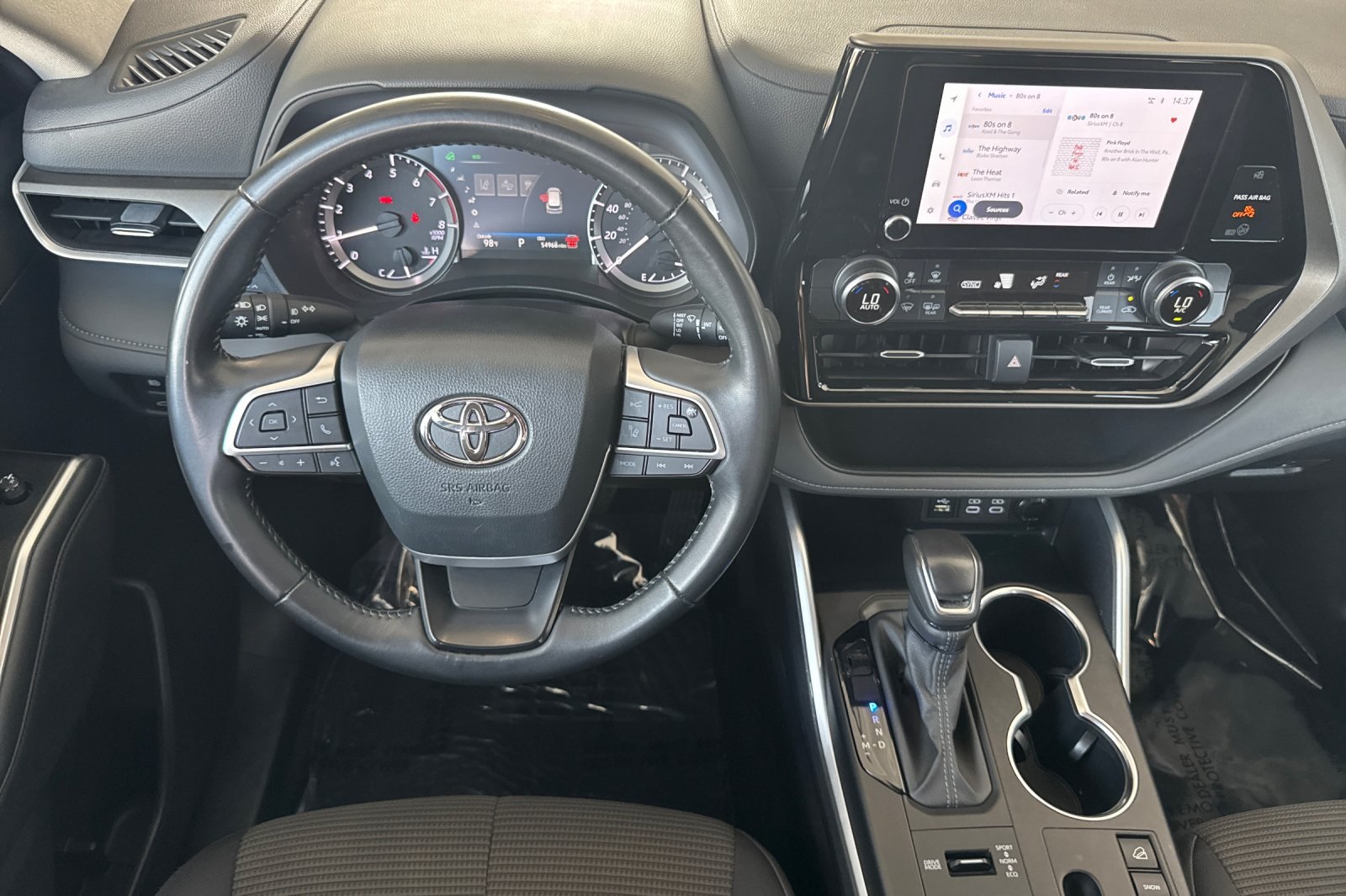 2024 Toyota Highlander LE photo 14