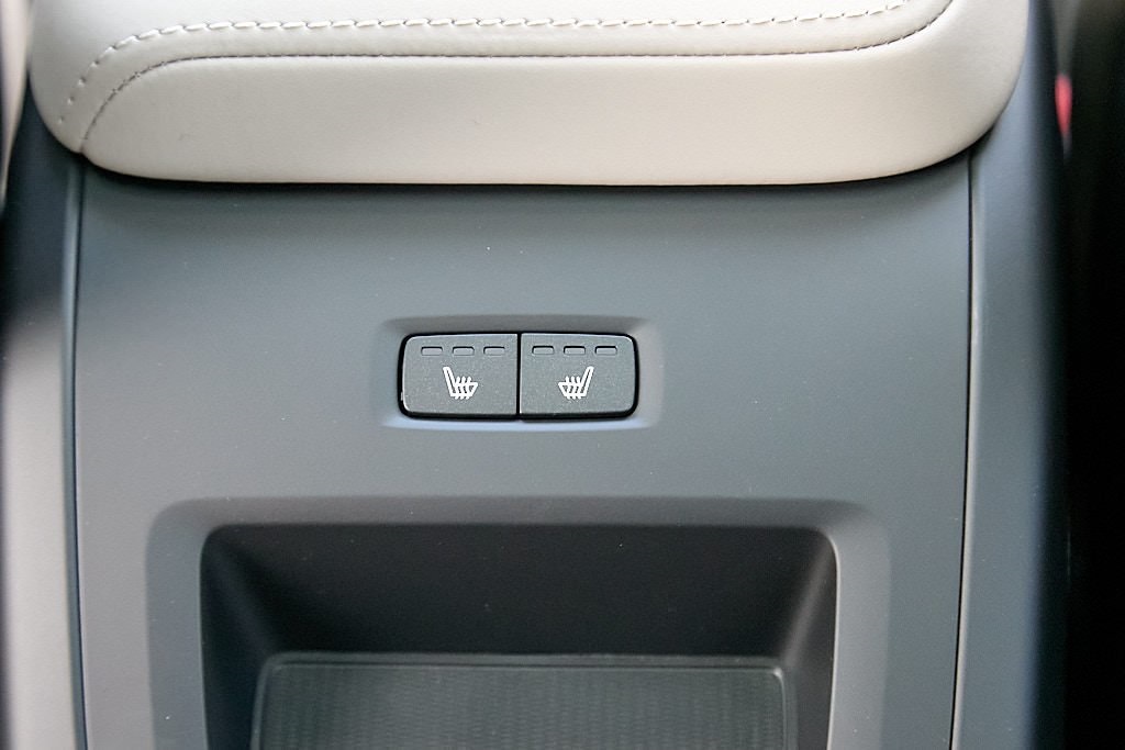 2026 VOLVO XC60 - Image 23