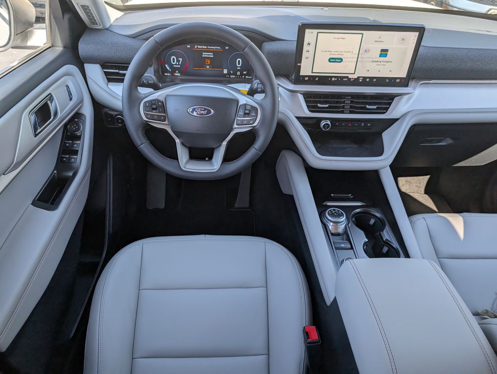2025 Ford Explorer photo 7