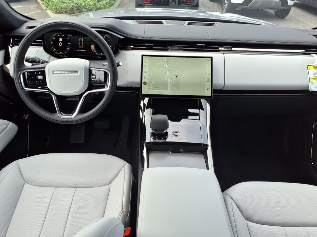 2025 Land Rover Range Rover Sport SE photo 4