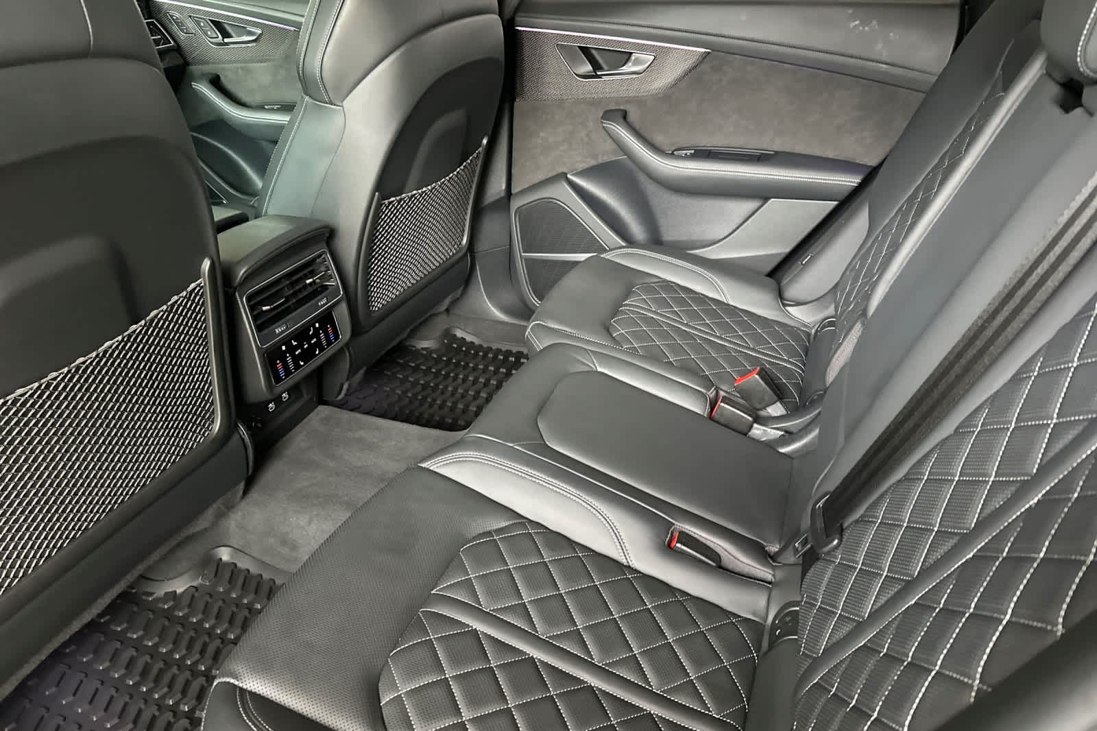 2021 Audi SQ8 Prestige photo 3