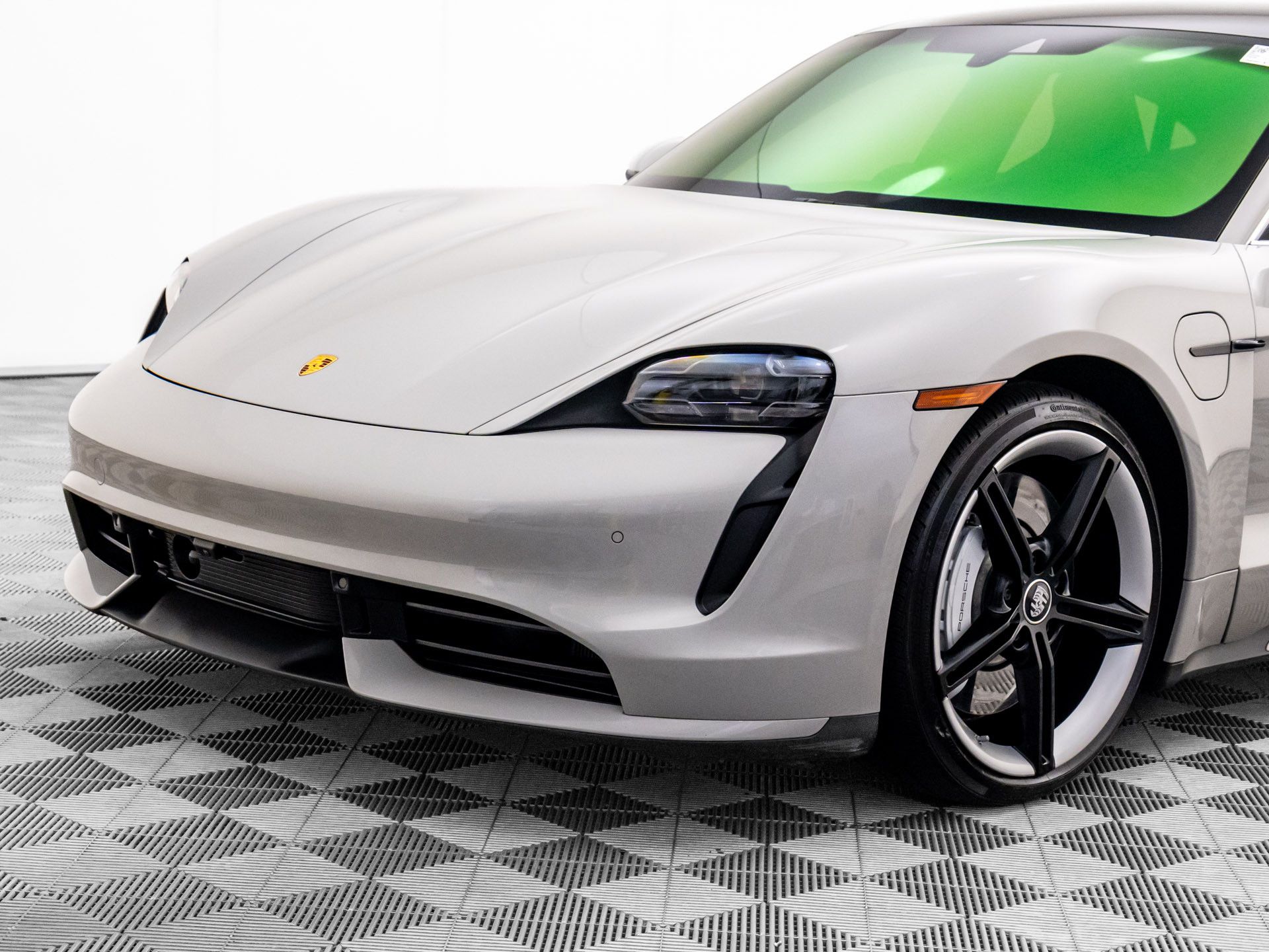 2021 Porsche Taycan Turbo photo 31