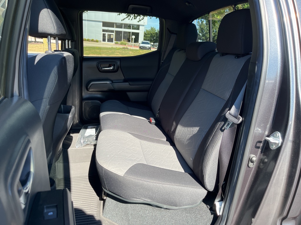 2022 Toyota Tacoma SR5 photo 10