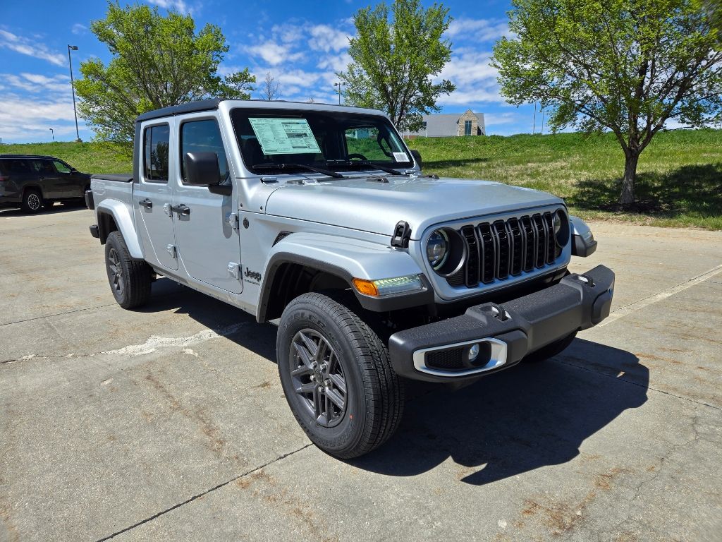 2024 Jeep Gladiator Sport S's photo
