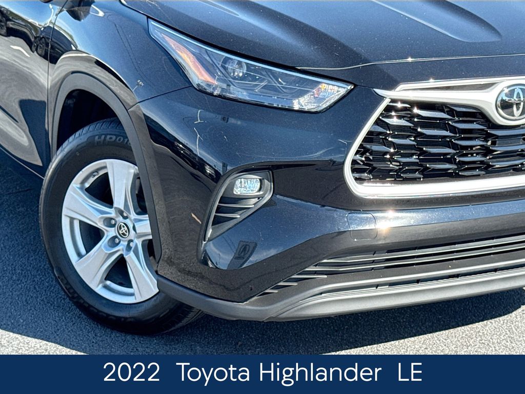 2022 Toyota Highlander LE photo 2