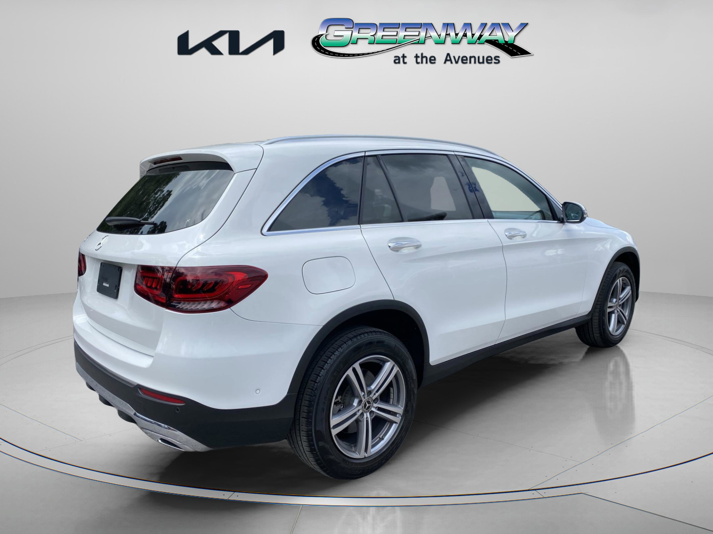 2022 Mercedes Benz GLC 300 photo 4