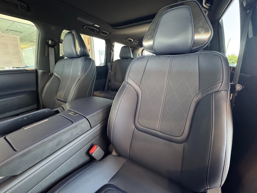 2026 Infiniti QX80 Sensory photo 16