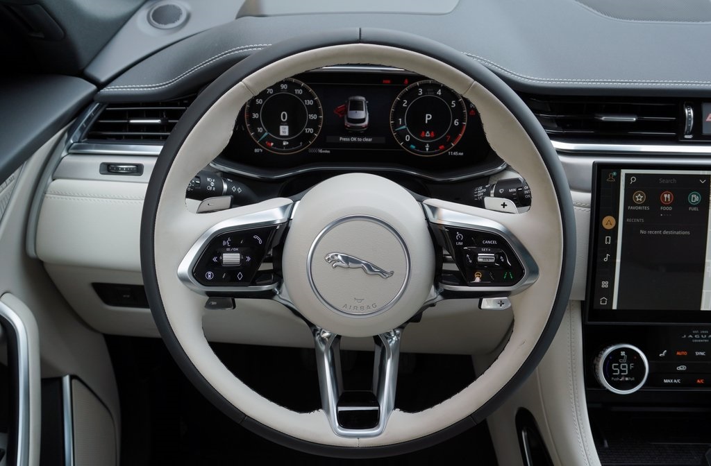 2025 JAGUAR F-PACE - Image 16