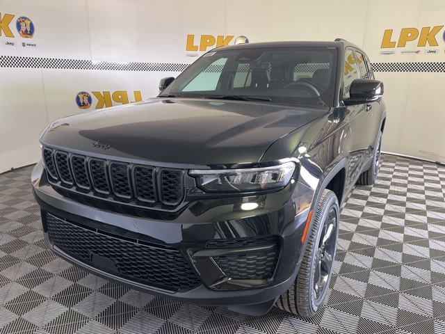 2025 Jeep Grand Cherokee Altitude X photo 2