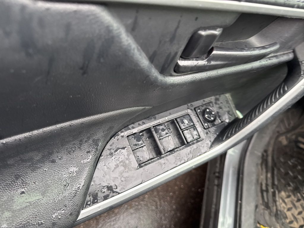 2019 Toyota RAV4 Hybrid LE photo 8