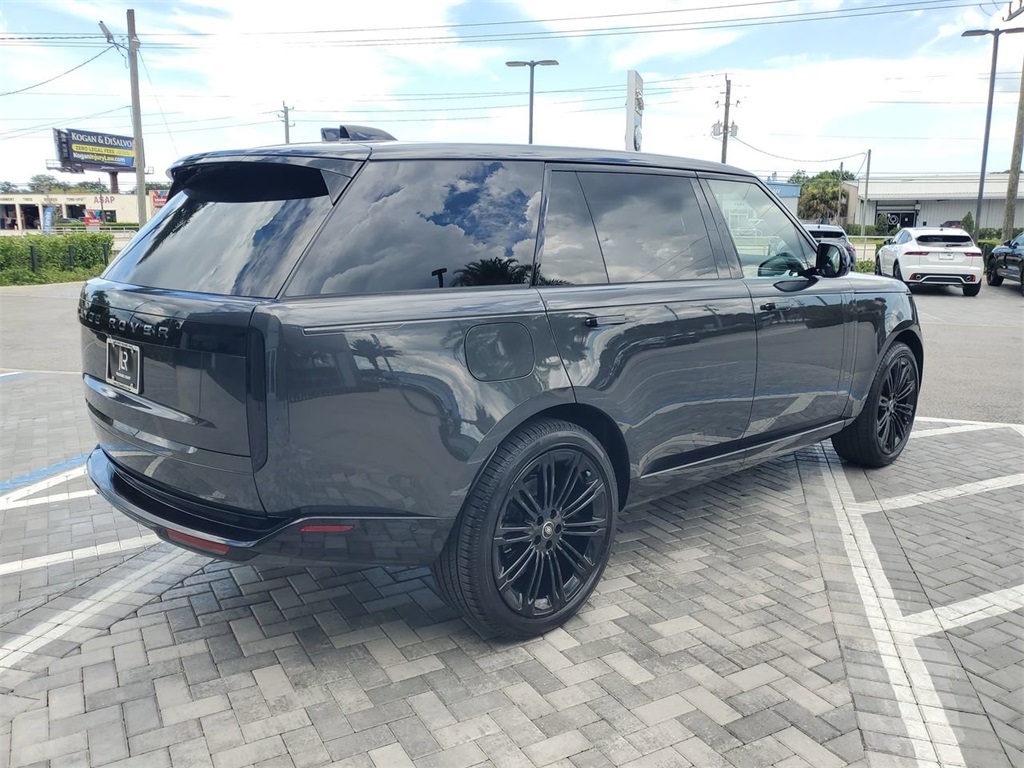 2025 Land Rover Range Rover SE photo 2