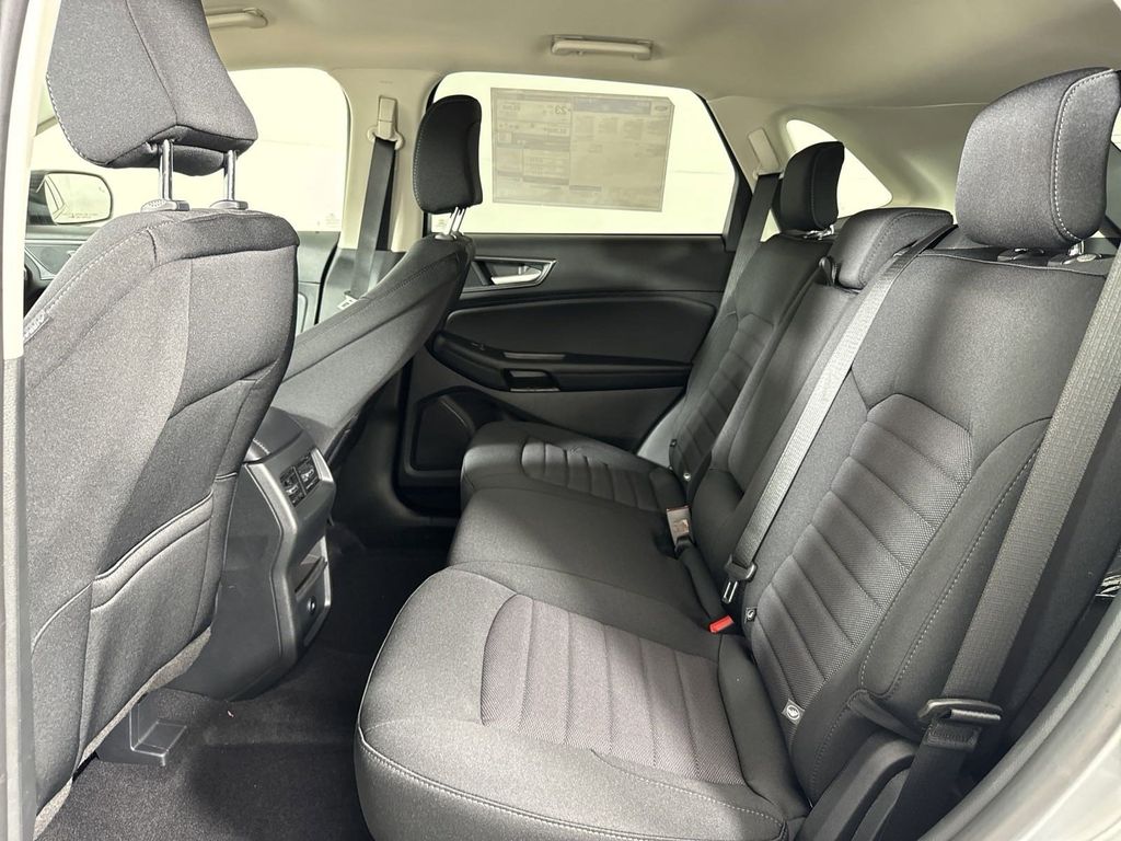2024 Ford Edge SE photo 8