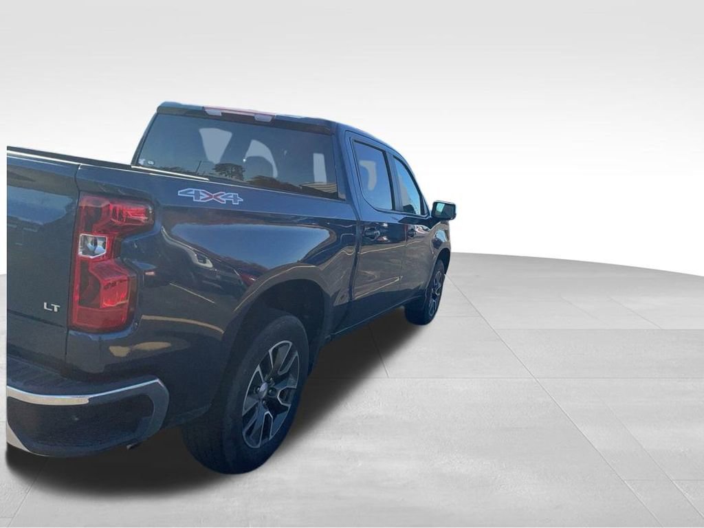 2022 Chevrolet Silverado 1500 LT photo 3