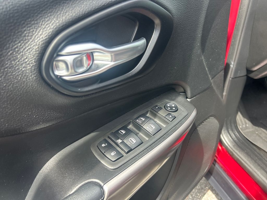 2021 Jeep Cherokee Latitude photo 15