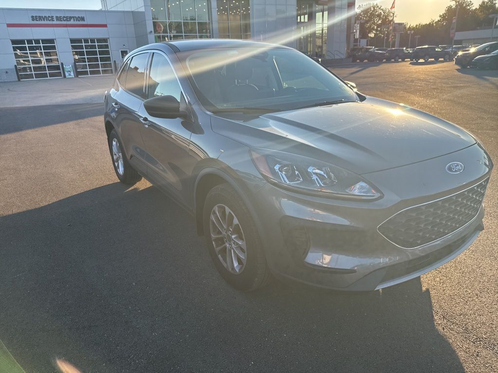 2022 Ford Escape SE photo 2