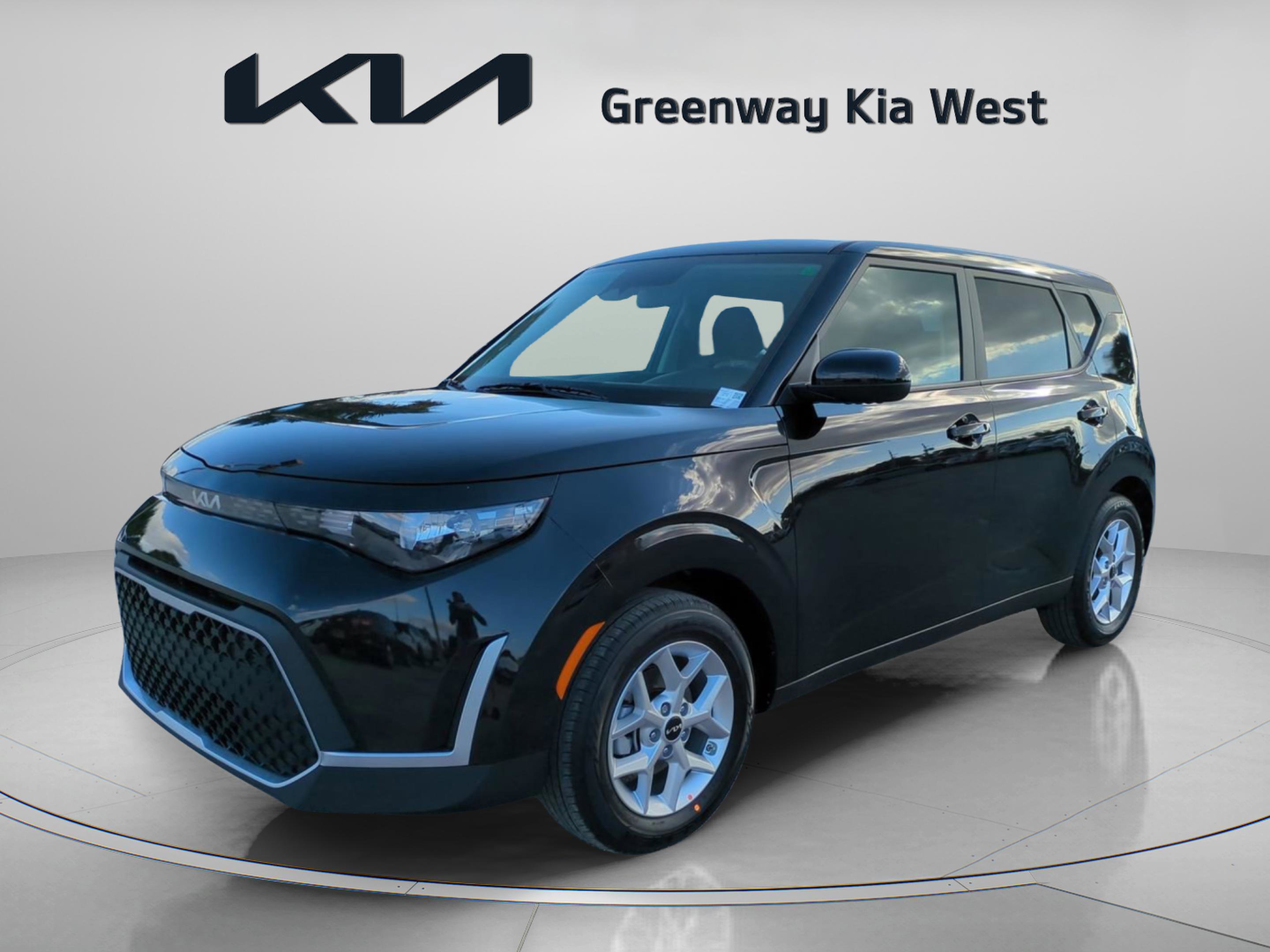 2025 Kia Soul LX photo 3