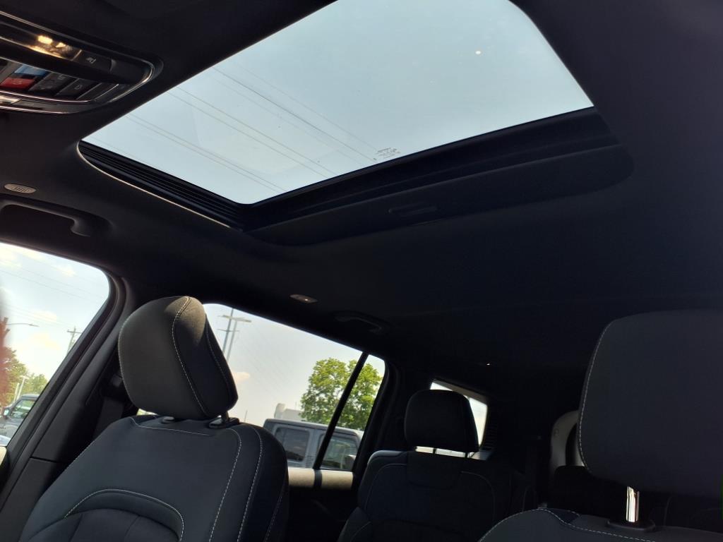 2025 Jeep Grand Cherokee Laredo X photo 7