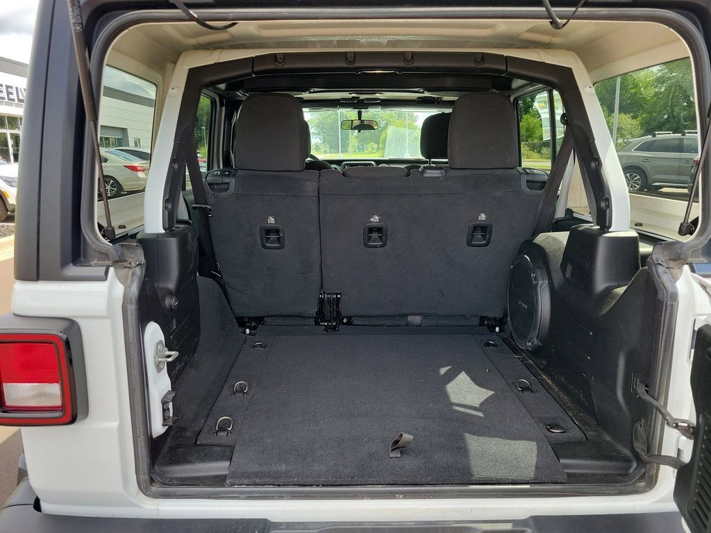 2021 Jeep Wrangler Unlimited Sahara photo 26