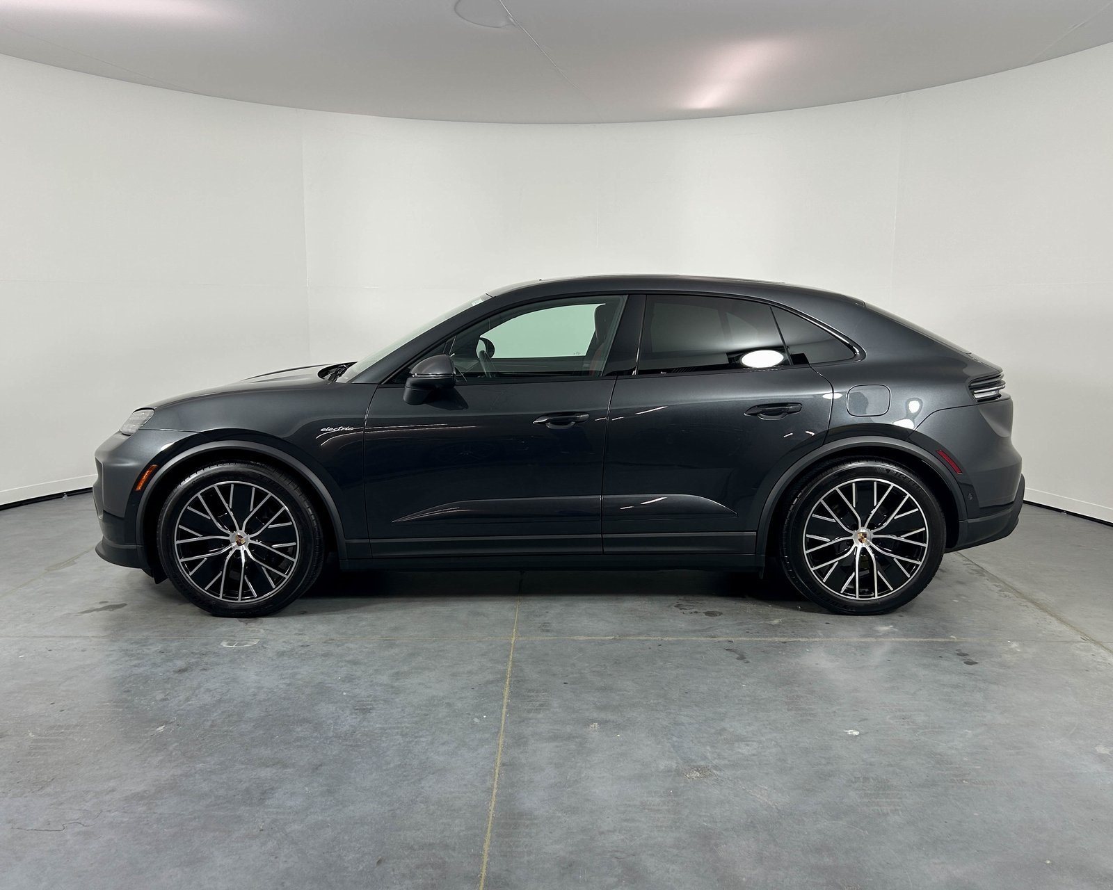 2024 Porsche Macan Electric 4 photo 2