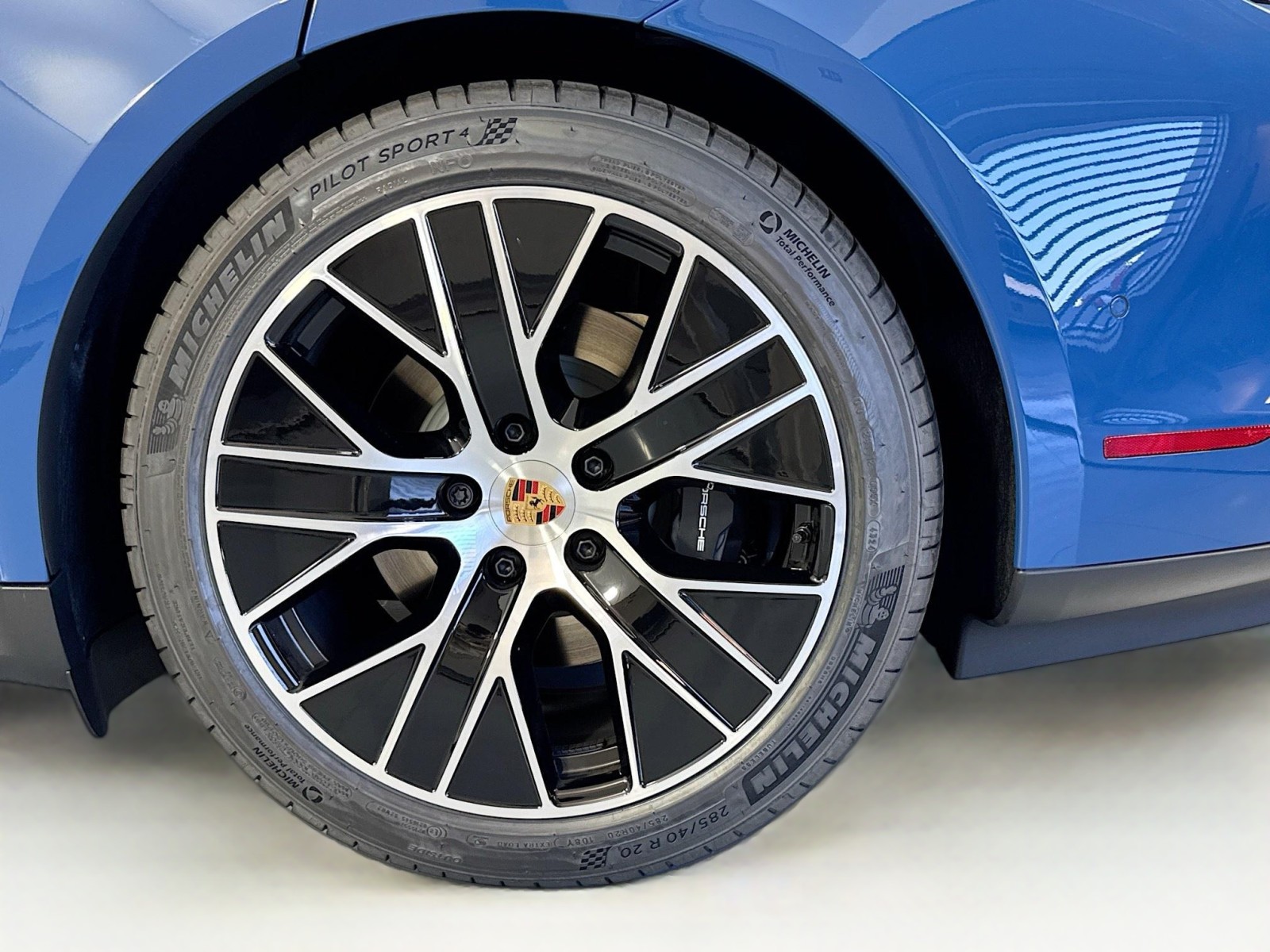2025 Porsche Taycan 4 photo 23