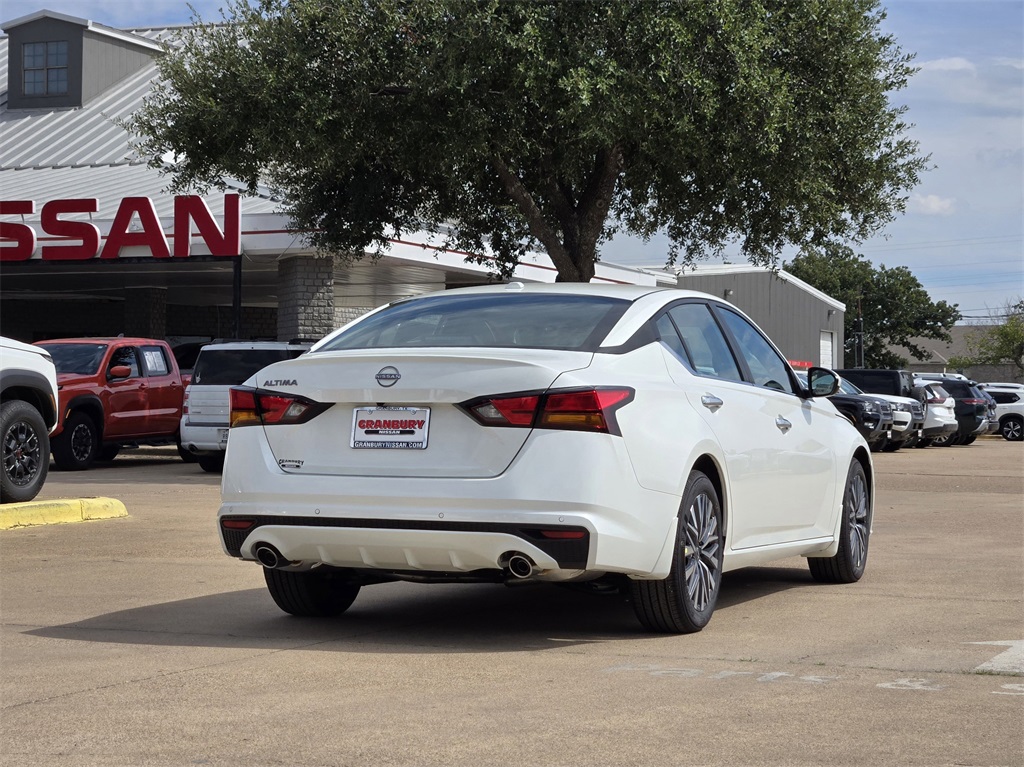 2025 Nissan Altima SV photo 4