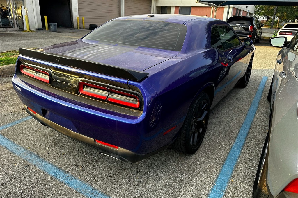 2022 Dodge Challenger SXT photo 5