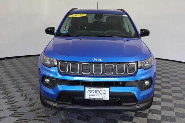 2022 Jeep Compass Latitude Lux photo 3