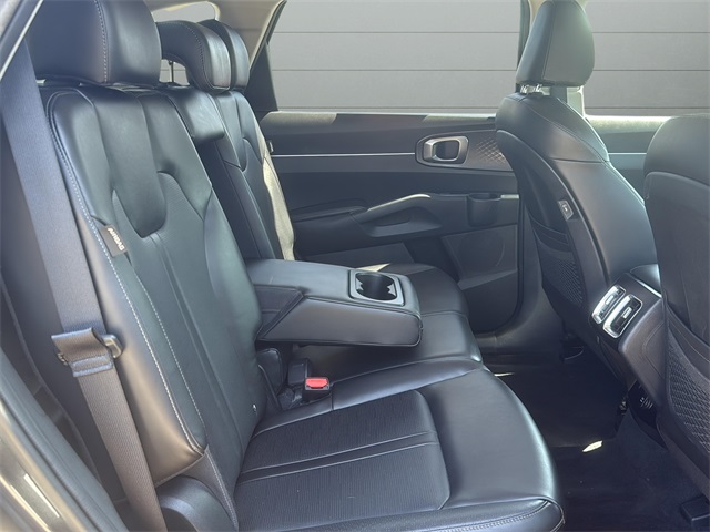 2024 Kia Sorento S photo 3
