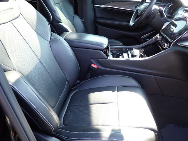 2022 Jeep Grand Cherokee Overland photo 11