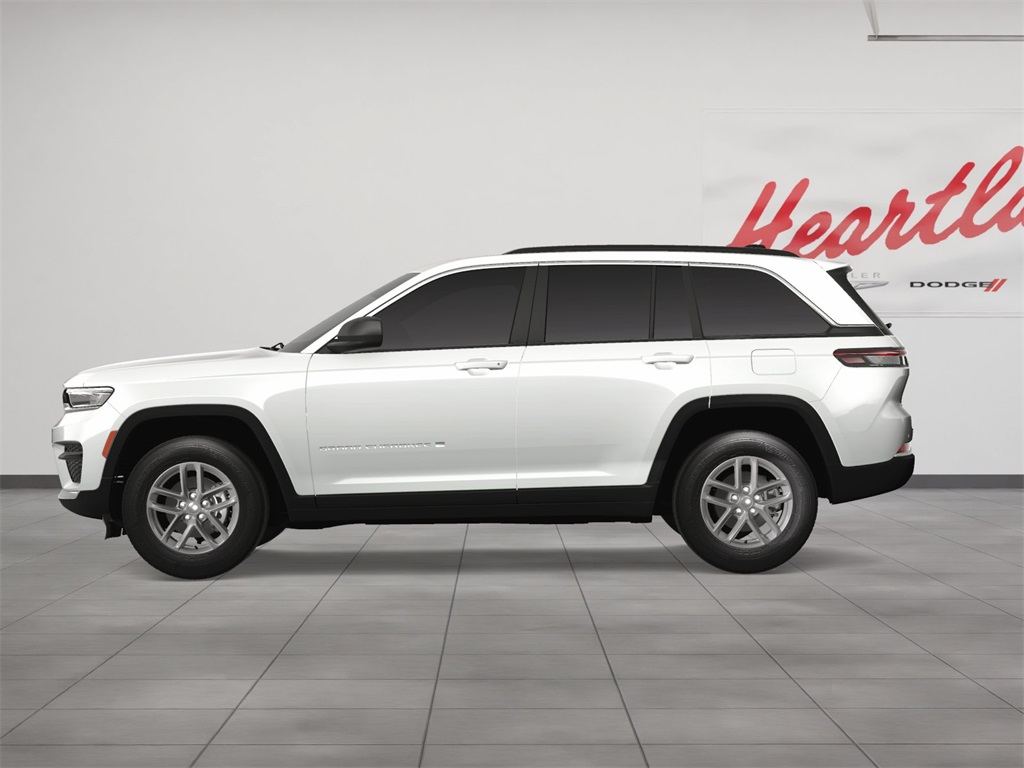 2025 Jeep Grand Cherokee Laredo Altitude photo 3