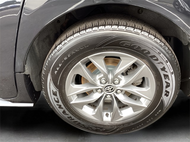 2021 Toyota Sienna LE photo 10