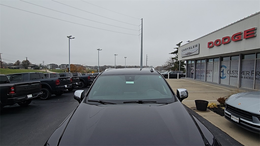 2023 Chevrolet Suburban Premier photo 4