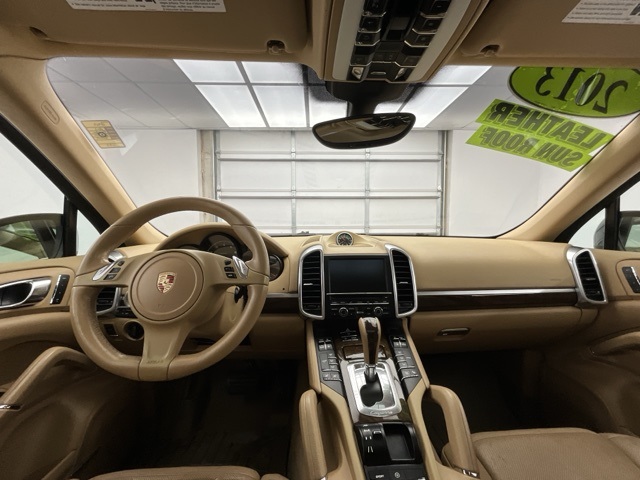 2013 Porsche Cayenne Base photo 2