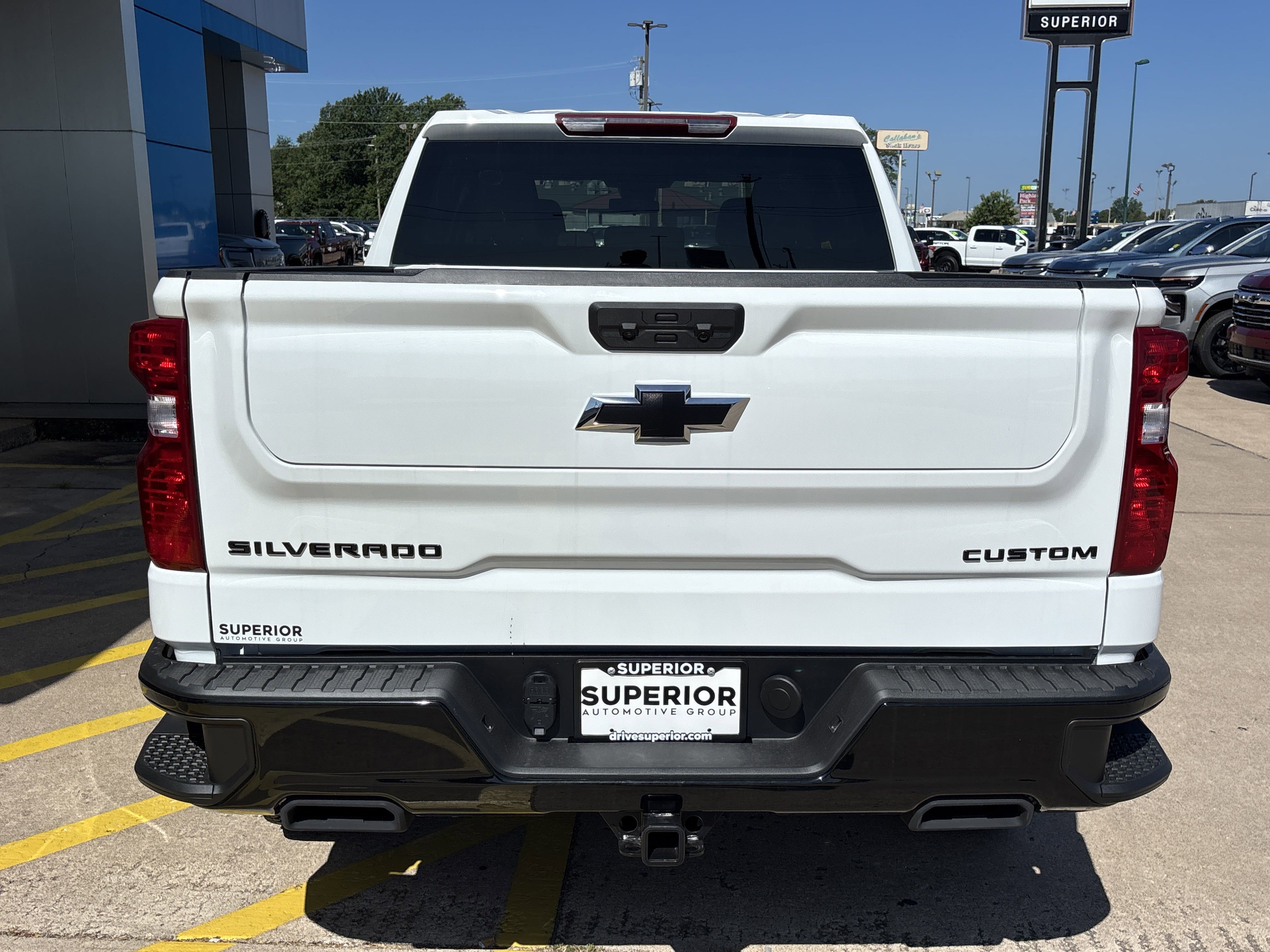 2025 Chevrolet Silverado 1500 Custom Trail Boss photo 2