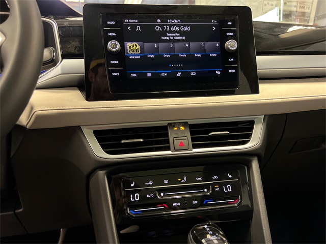 2025 Volkswagen Taos SE photo 14