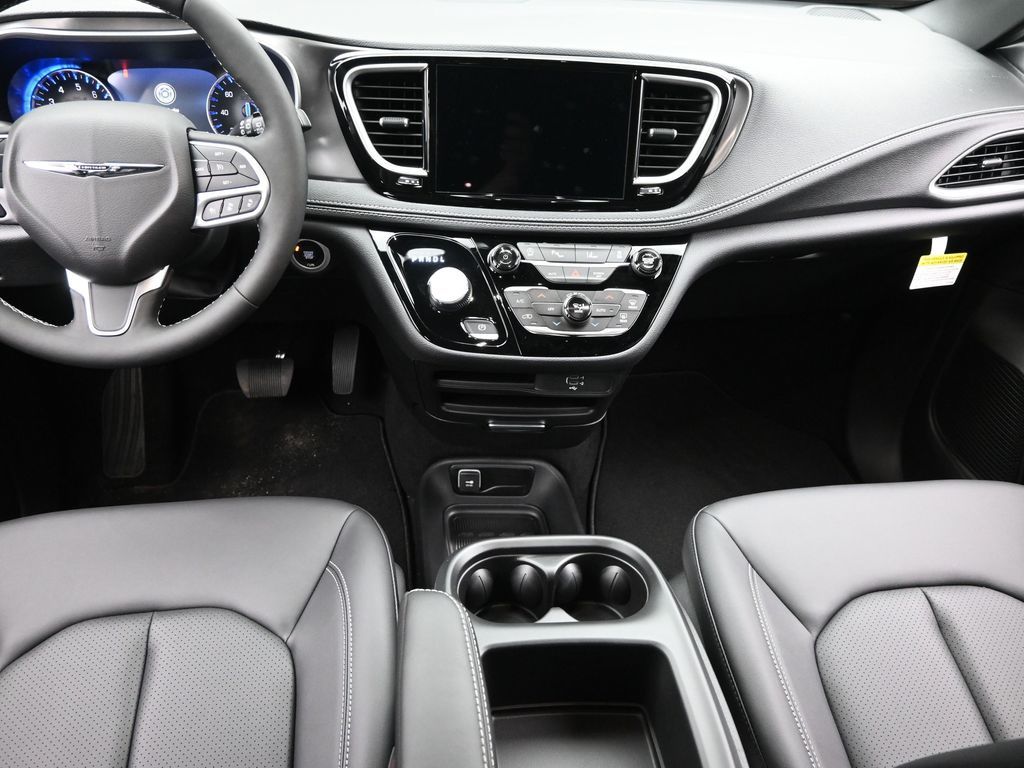2026 Chrysler Pacifica photo 16