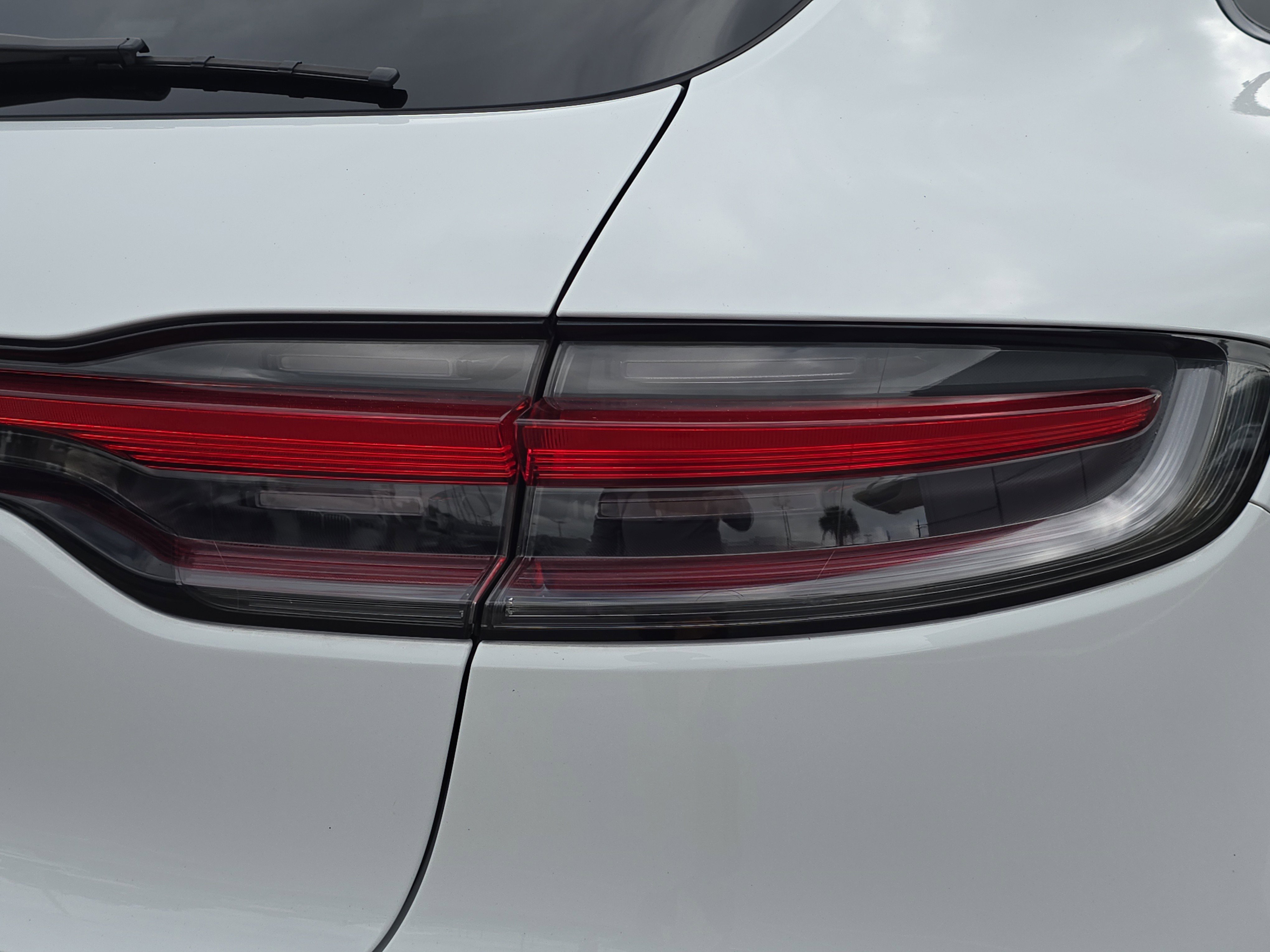 2023 Porsche Macan S photo 3