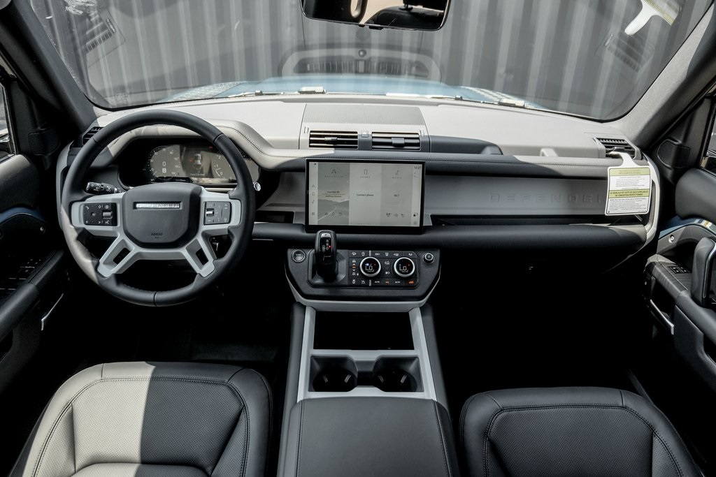 2025 Land Rover Defender 110 S photo 17