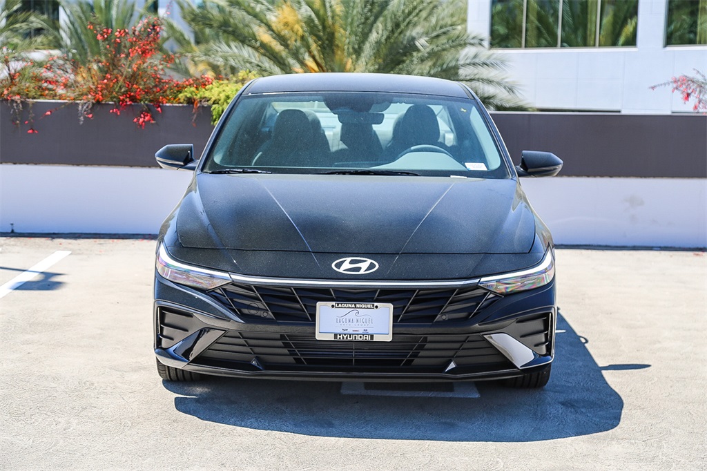 2025 Hyundai Elantra SEL Sport photo 2