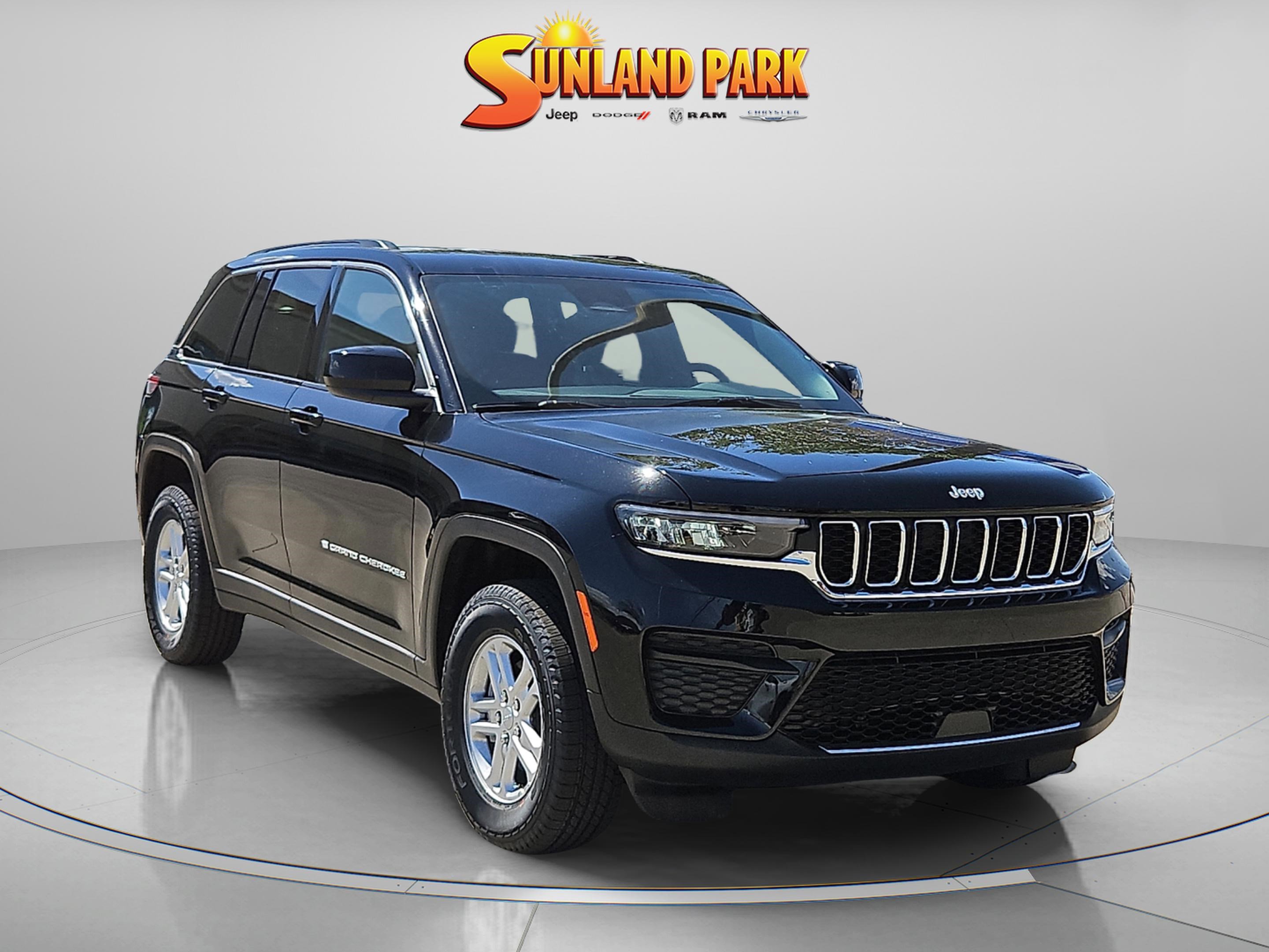 2025 Jeep Grand Cherokee Laredo's photo