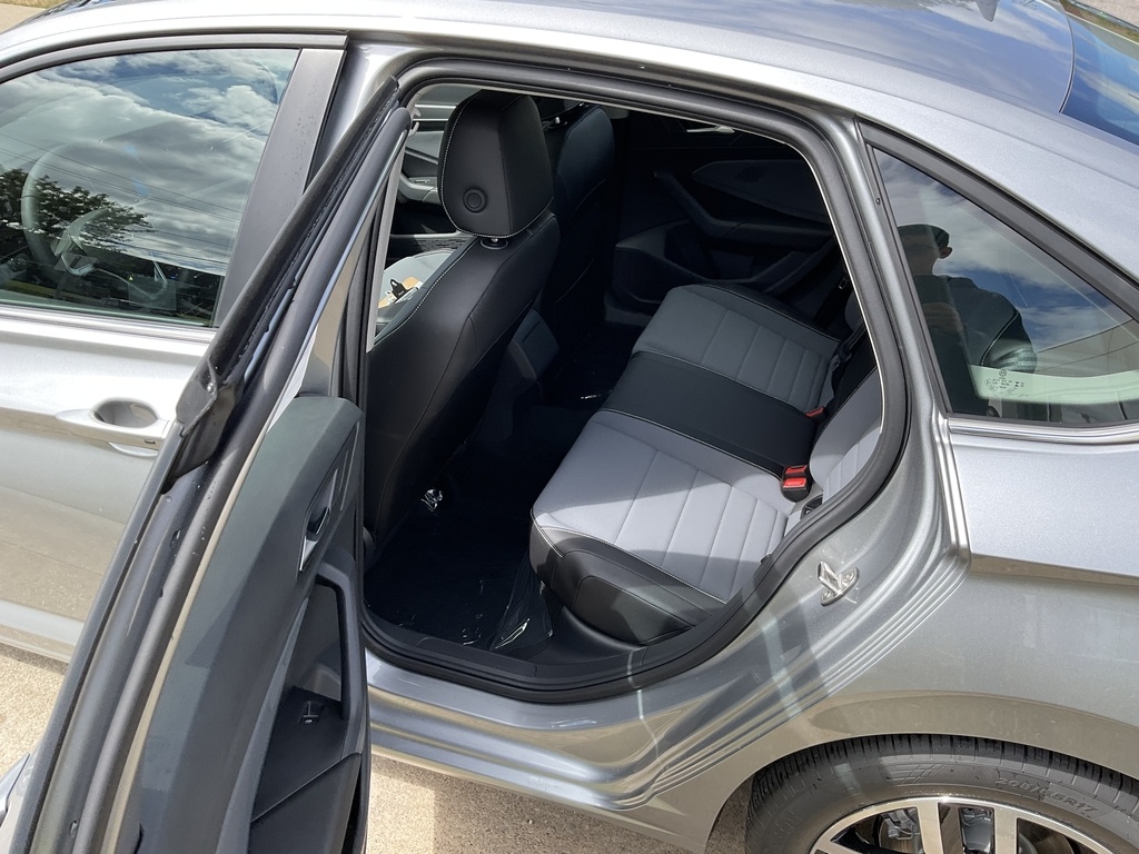 2025 Volkswagen Jetta SE photo 5