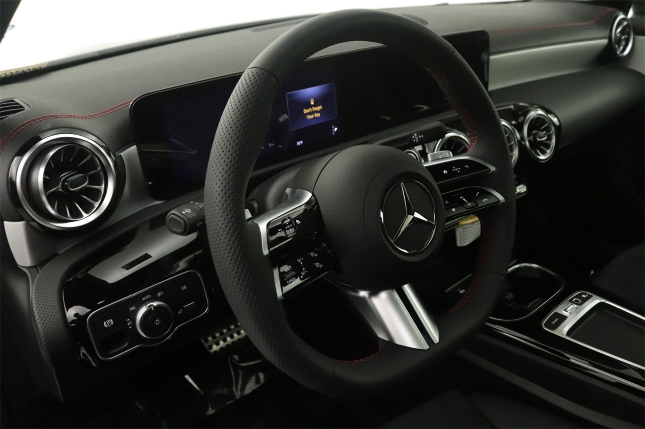 2026 Mercedes Benz CLA 250 4MATIC photo 4