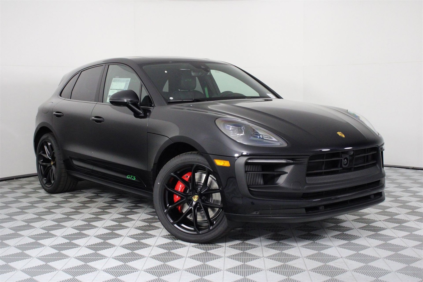 2025 Porsche Macan GTS photo 8
