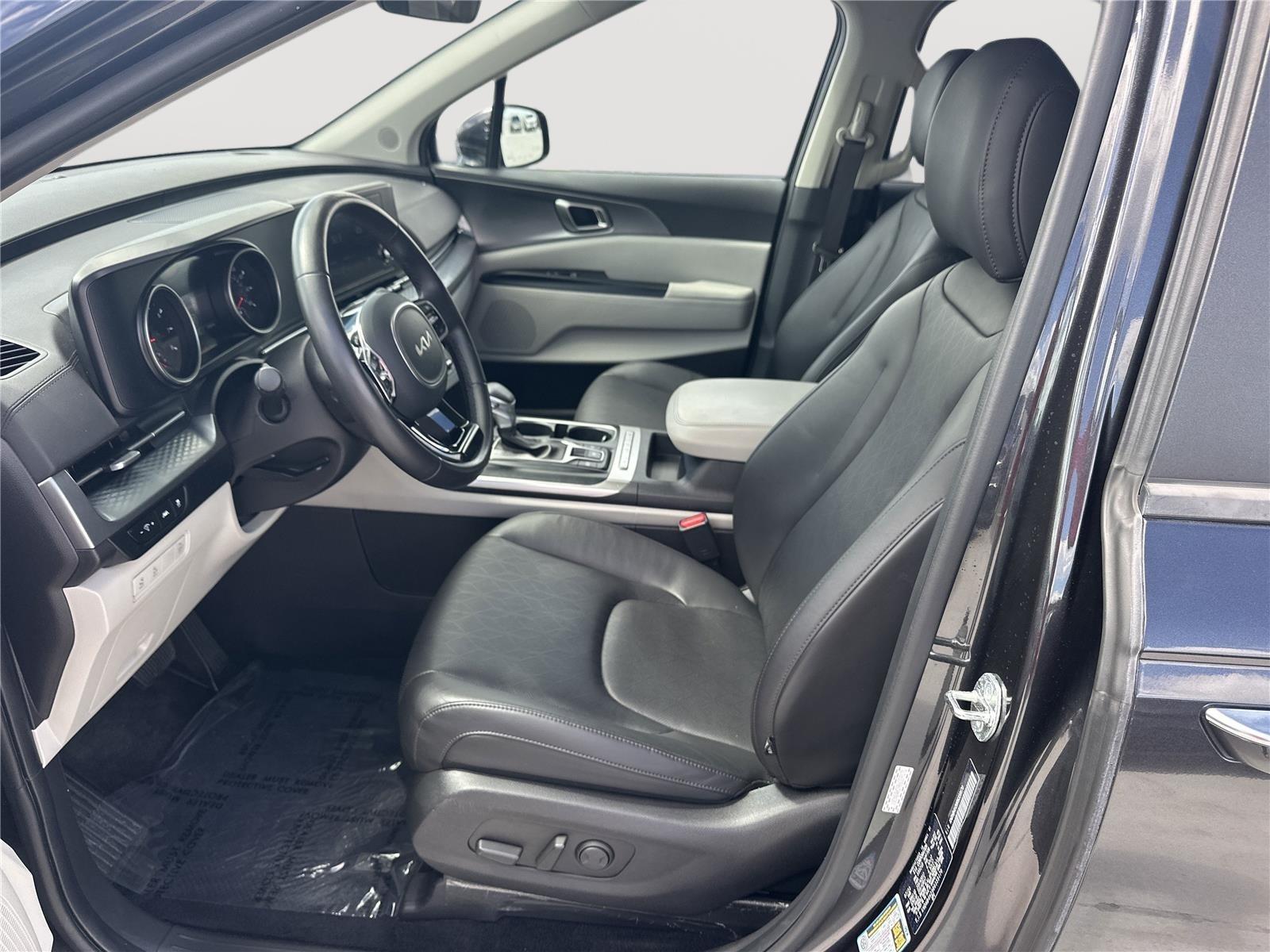 2024 Kia Carnival LX photo 7