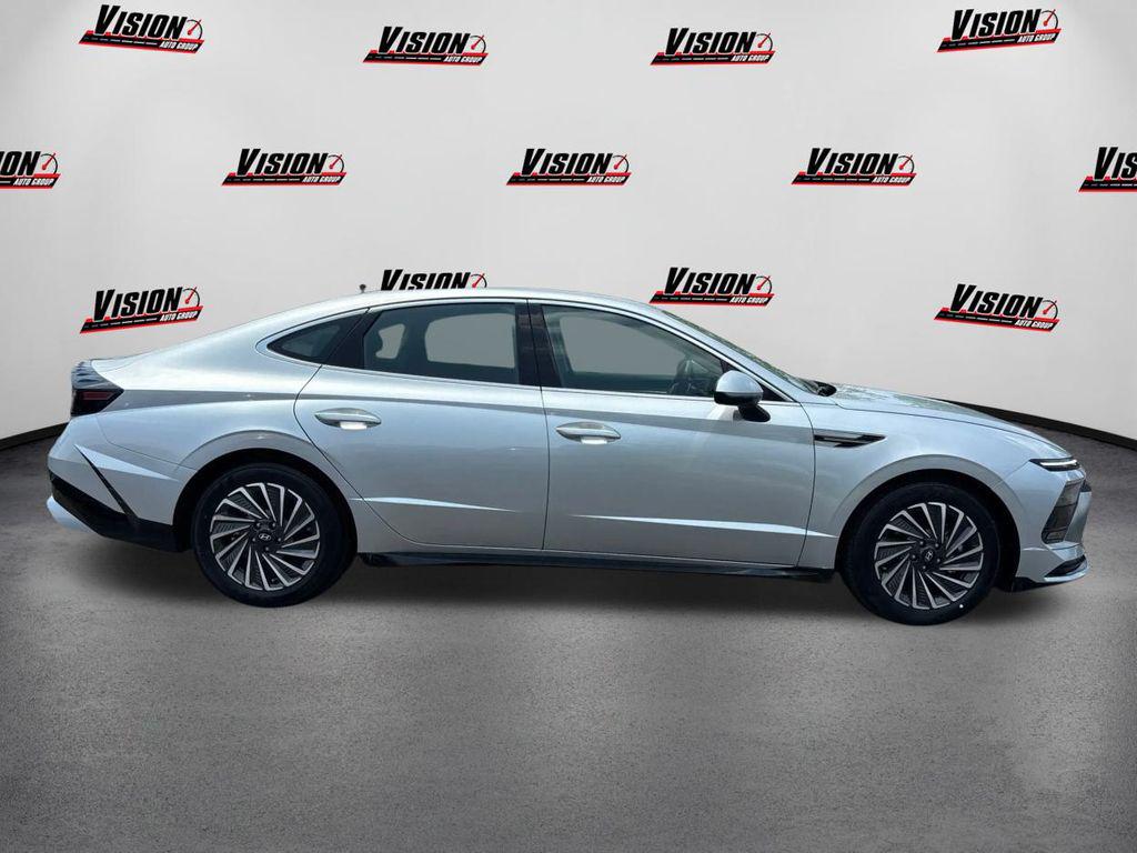 2025 Hyundai Sonata Hybrid SEL photo 4
